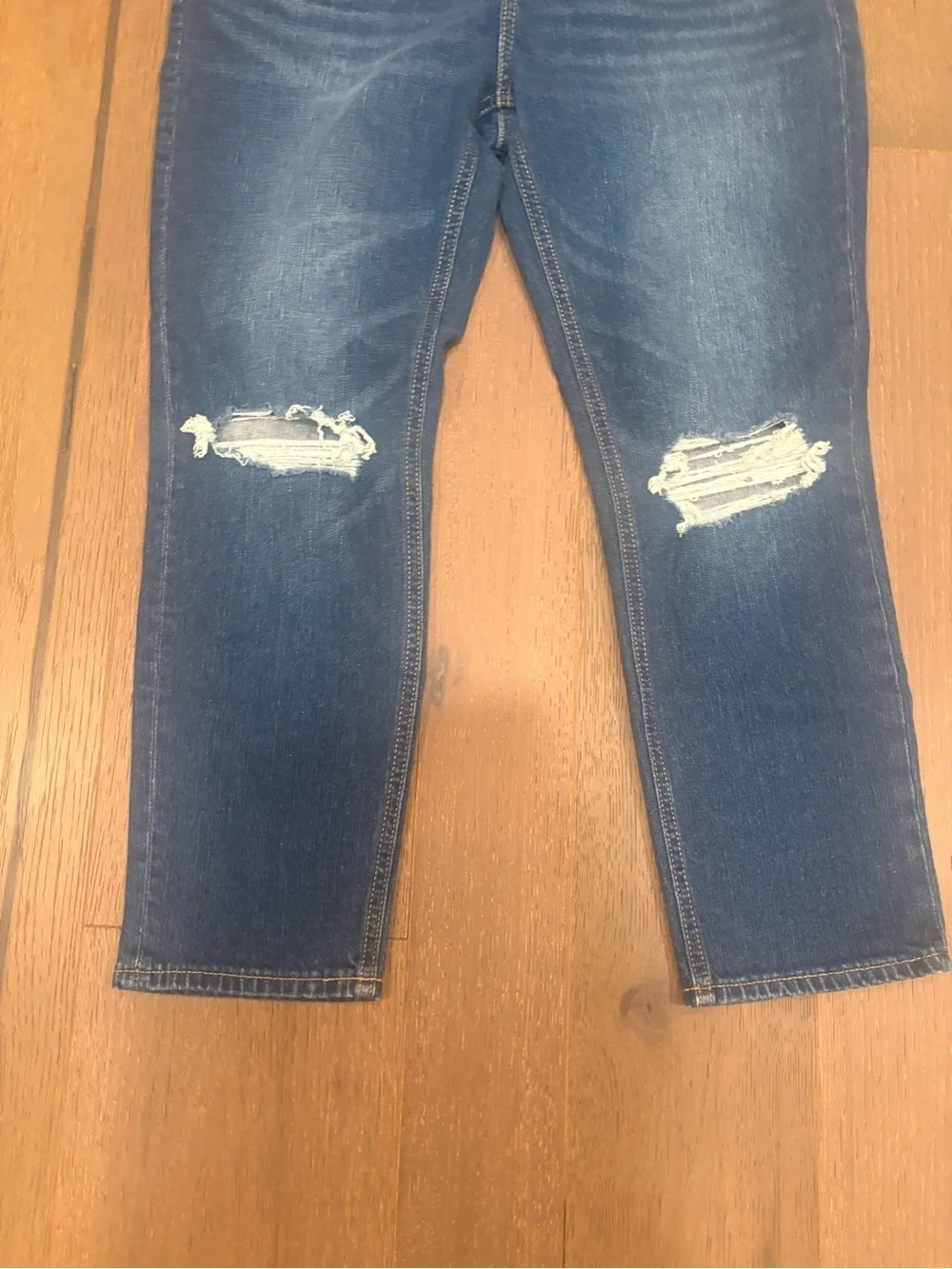 Old Navy $40 NWT Mid-Rise Boyfriend Distressed Crop Jeans 6 W 16” R 10.5” I 24” - Picture 3 of 9